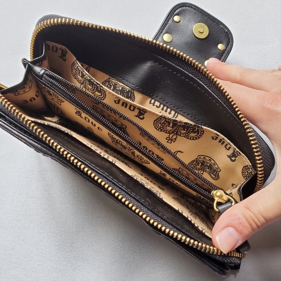 NWOT Juicy Couture Black Velour Zip Around Clutch Wallet - Picture 9 of 9